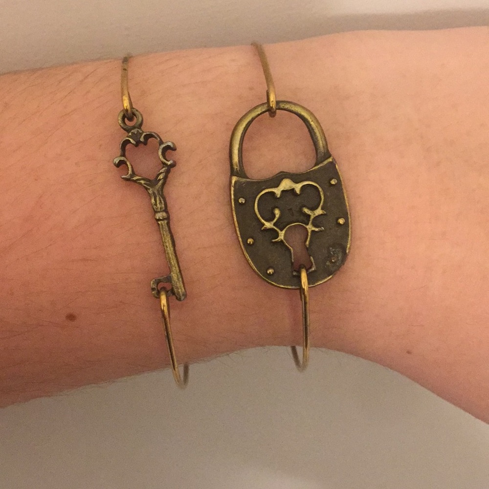 2 bracelets